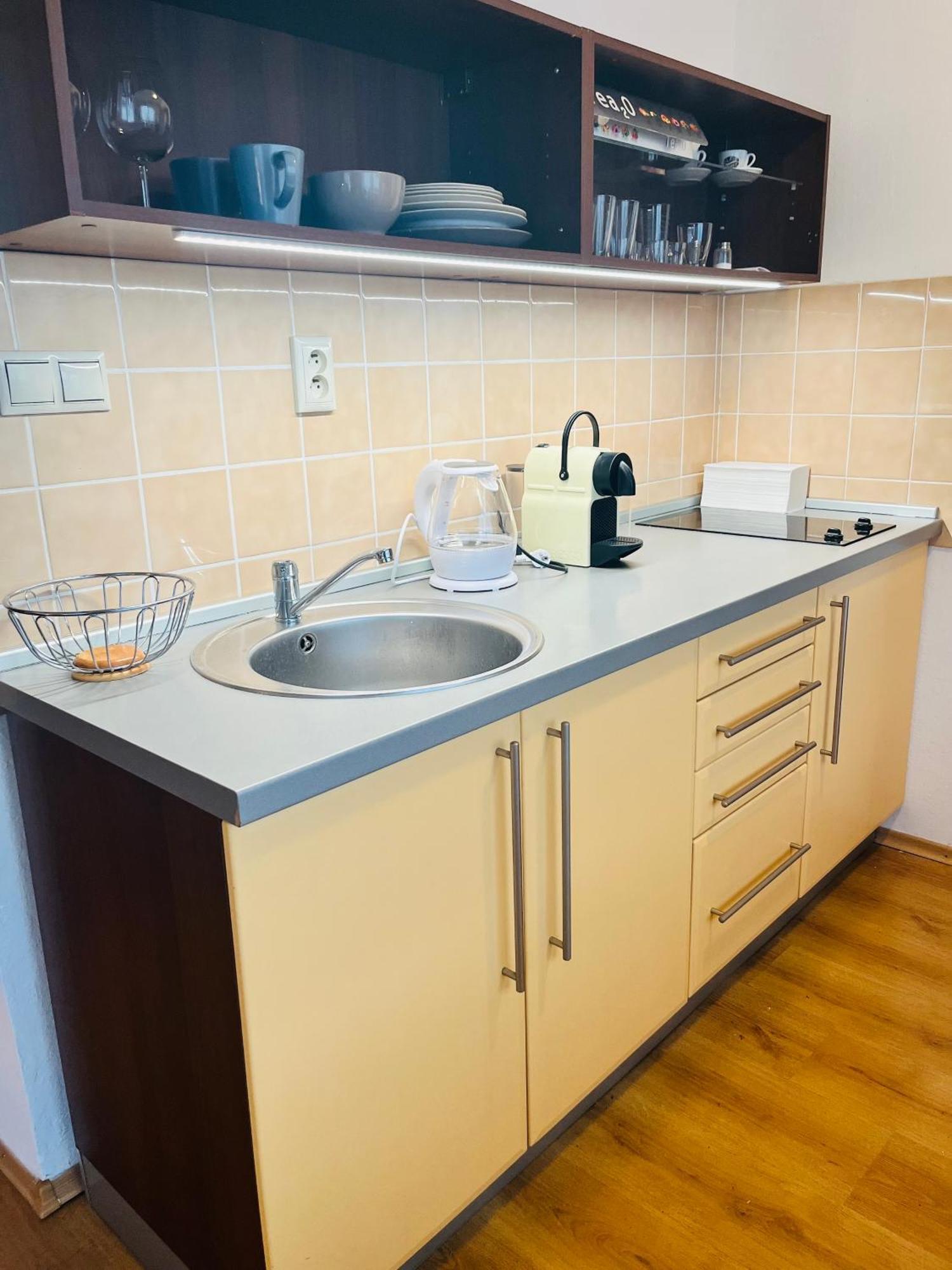 Ferienwohnung Charming Studio In The Old Town Pressburg Exterior foto