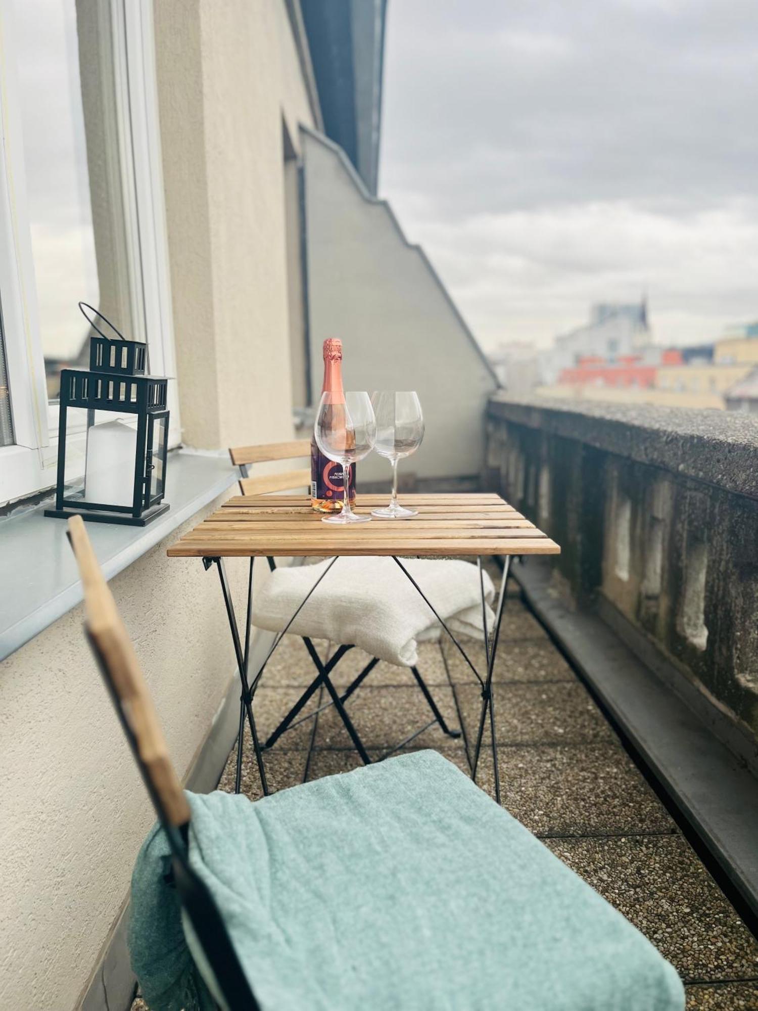 Ferienwohnung Charming Studio In The Old Town Pressburg Exterior foto