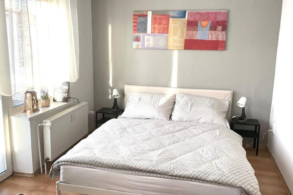 Ferienwohnung Charming Studio In The Old Town Pressburg Exterior foto